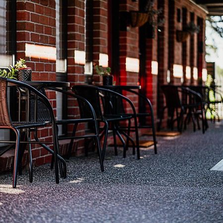 Daylesford Art Motel ภายนอก รูปภาพ The station platform