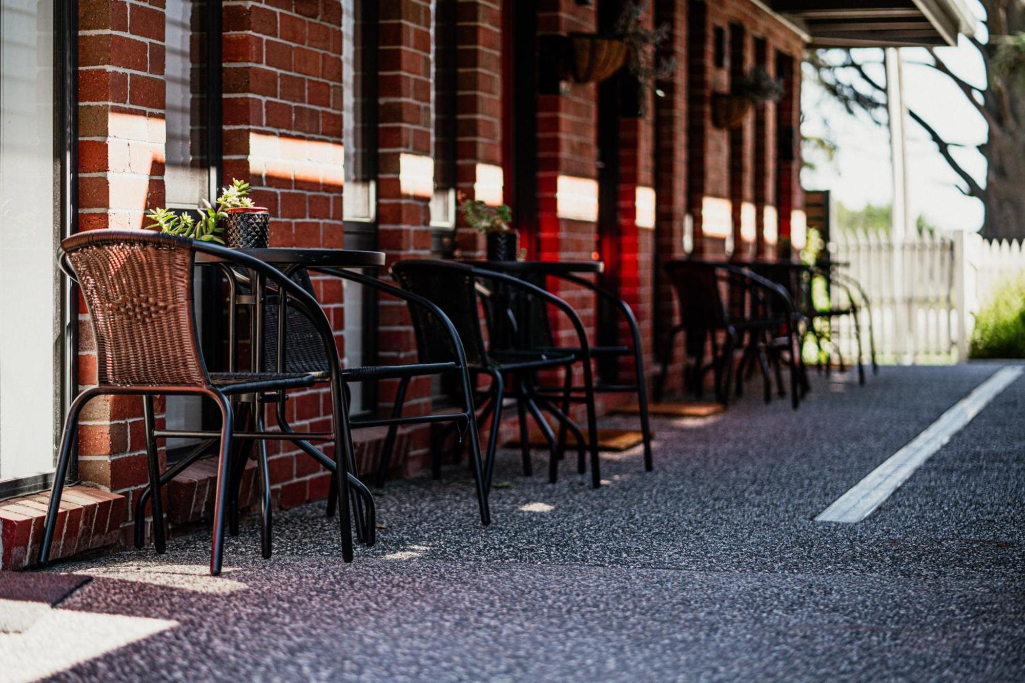 Daylesford Art Motel ภายนอก รูปภาพ The station platform
