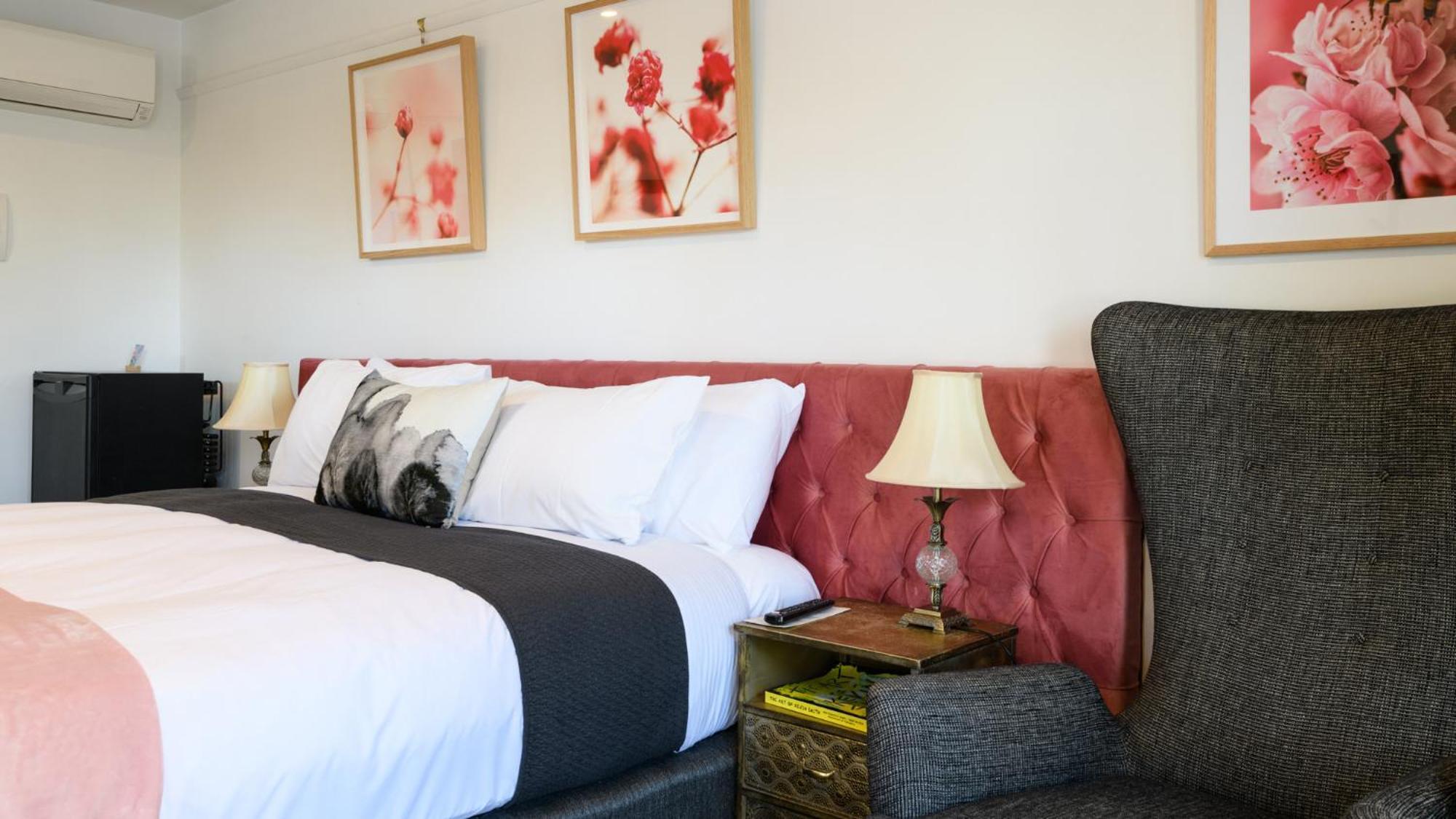 Daylesford Art Motel ภายนอก รูปภาพ A bedroom at the hotel