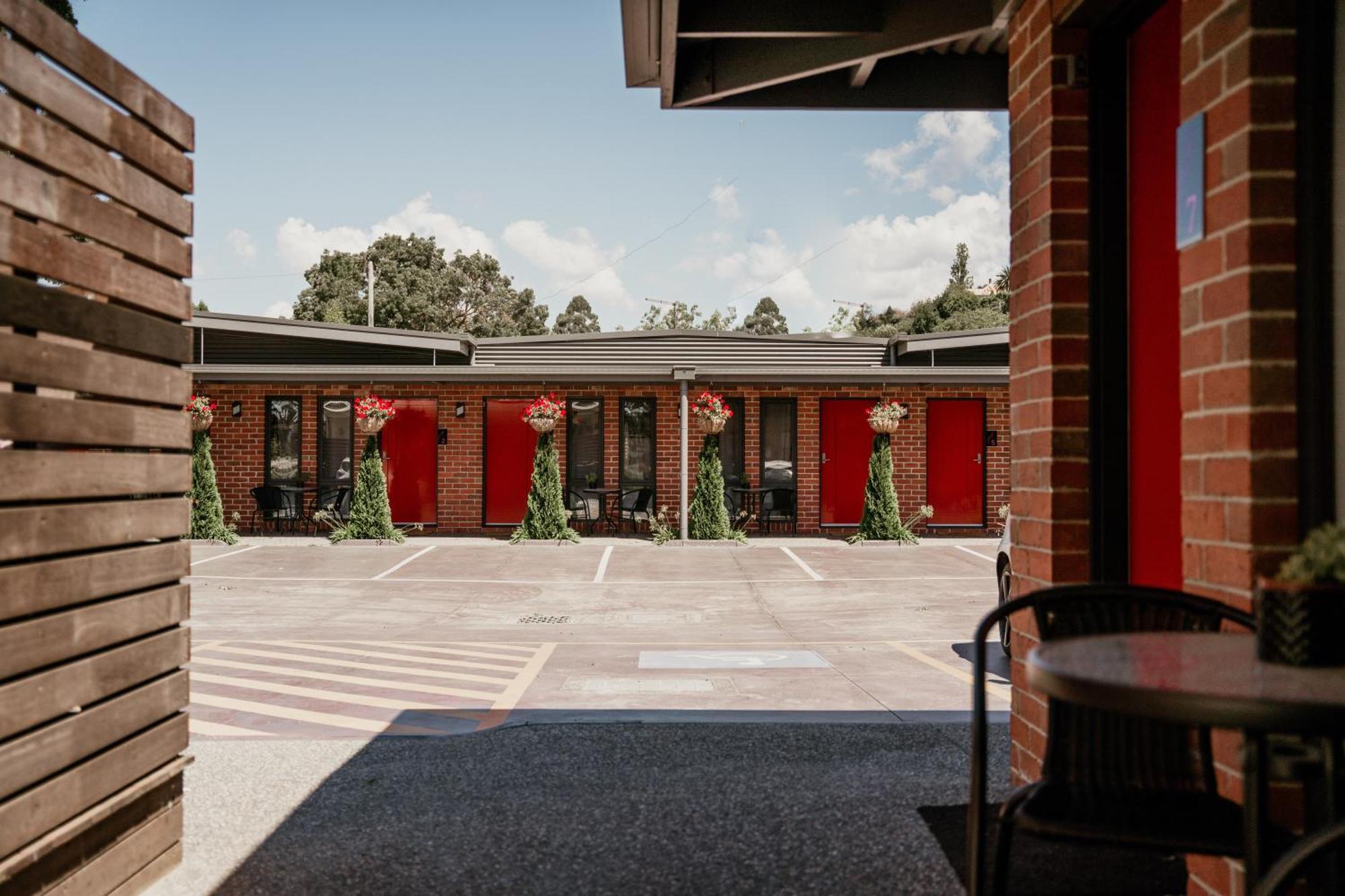 Daylesford Art Motel ภายนอก รูปภาพ The exterior of the motel