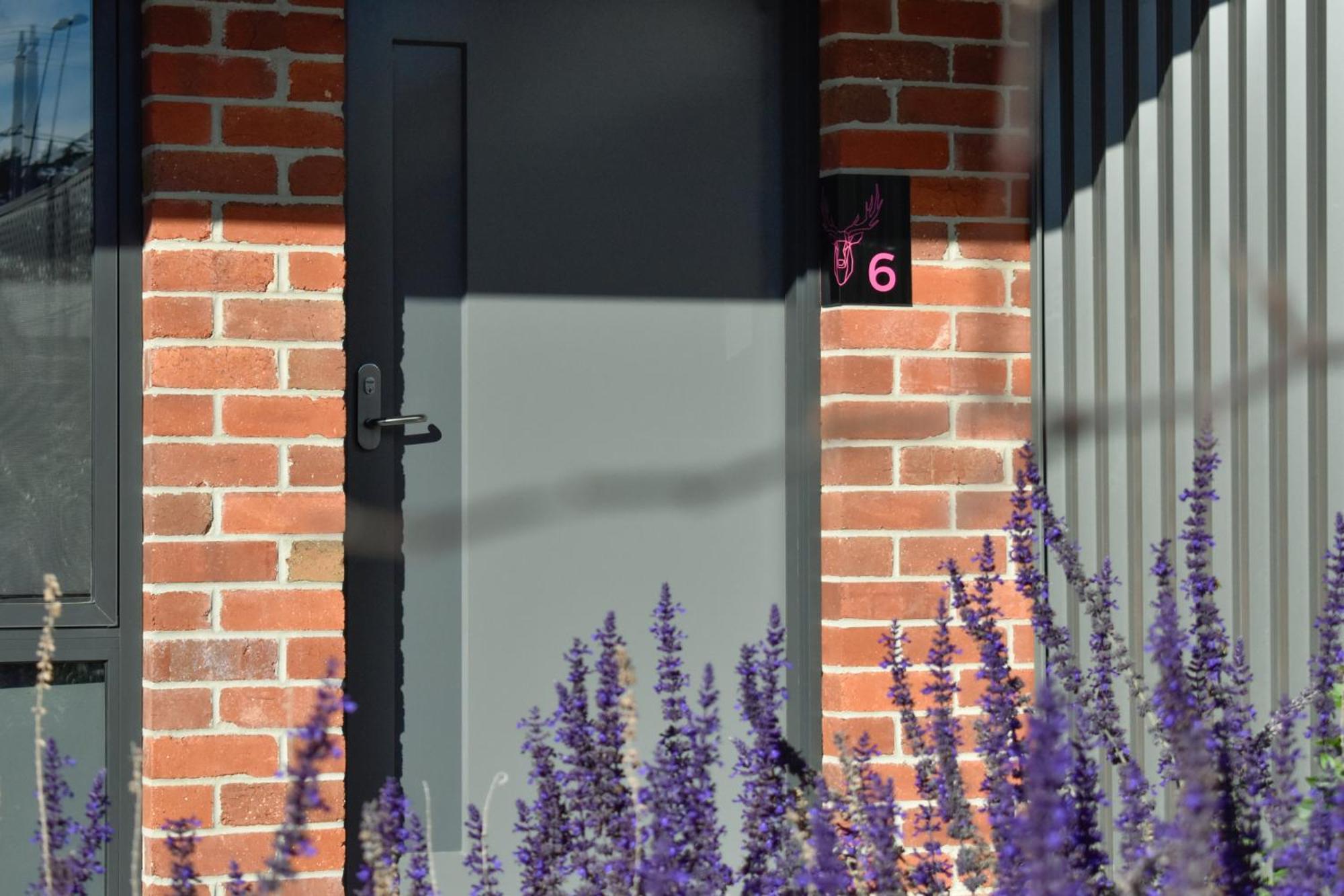 Daylesford Art Motel ภายนอก รูปภาพ A house number