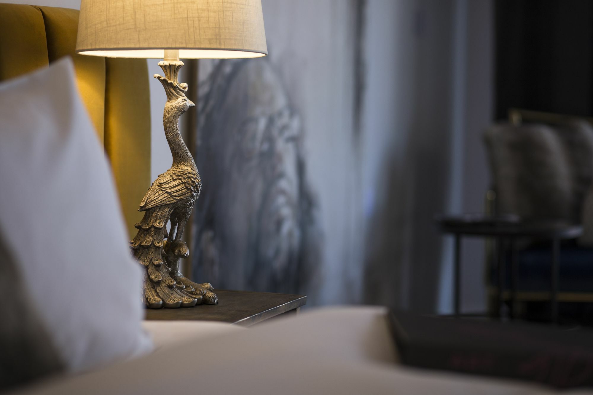 Daylesford Art Motel ภายนอก รูปภาพ Peacock lamp