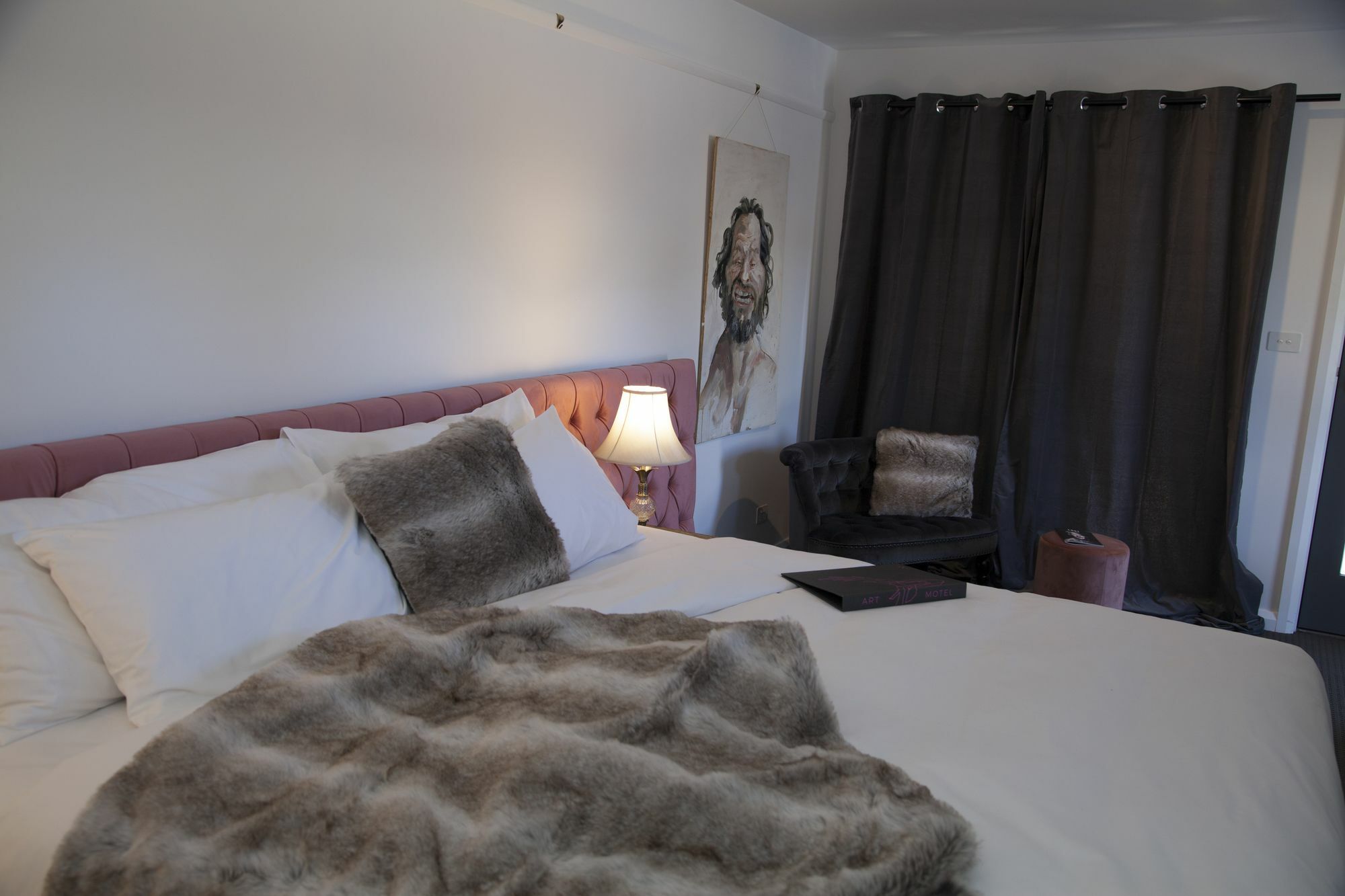 Daylesford Art Motel ภายนอก รูปภาพ A bedroom at the hotel