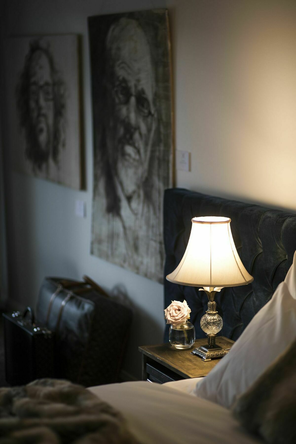 Daylesford Art Motel ภายนอก รูปภาพ A table lamp