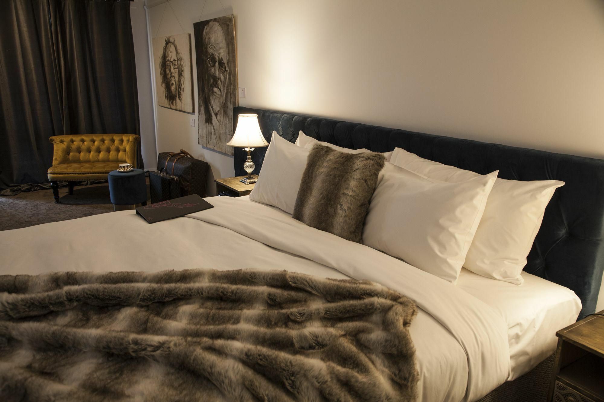 Daylesford Art Motel ภายนอก รูปภาพ A mink throw
