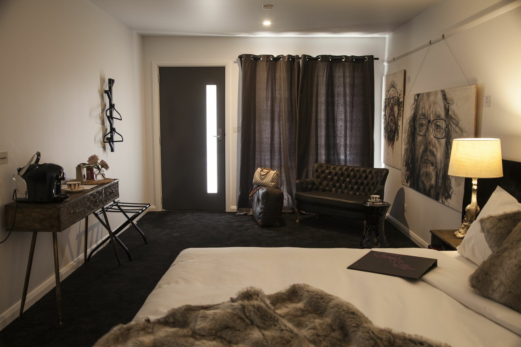 Daylesford Art Motel ภายนอก รูปภาพ A room at the hotel