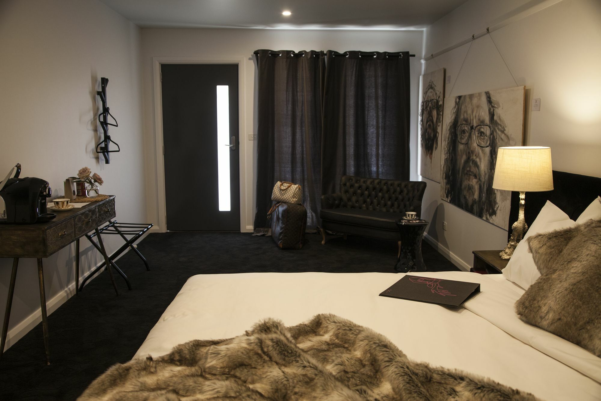 Daylesford Art Motel ภายนอก รูปภาพ A room at the hotel