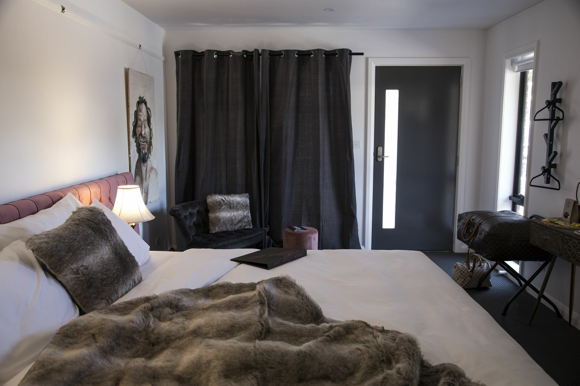 Daylesford Art Motel ภายนอก รูปภาพ A bedroom at the hotel