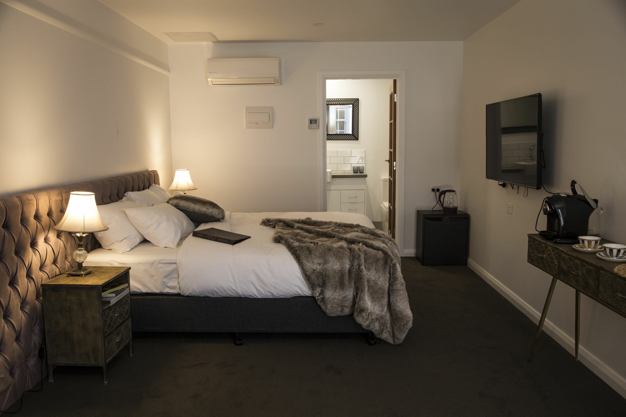 Daylesford Art Motel ภายนอก รูปภาพ A room at the hotel