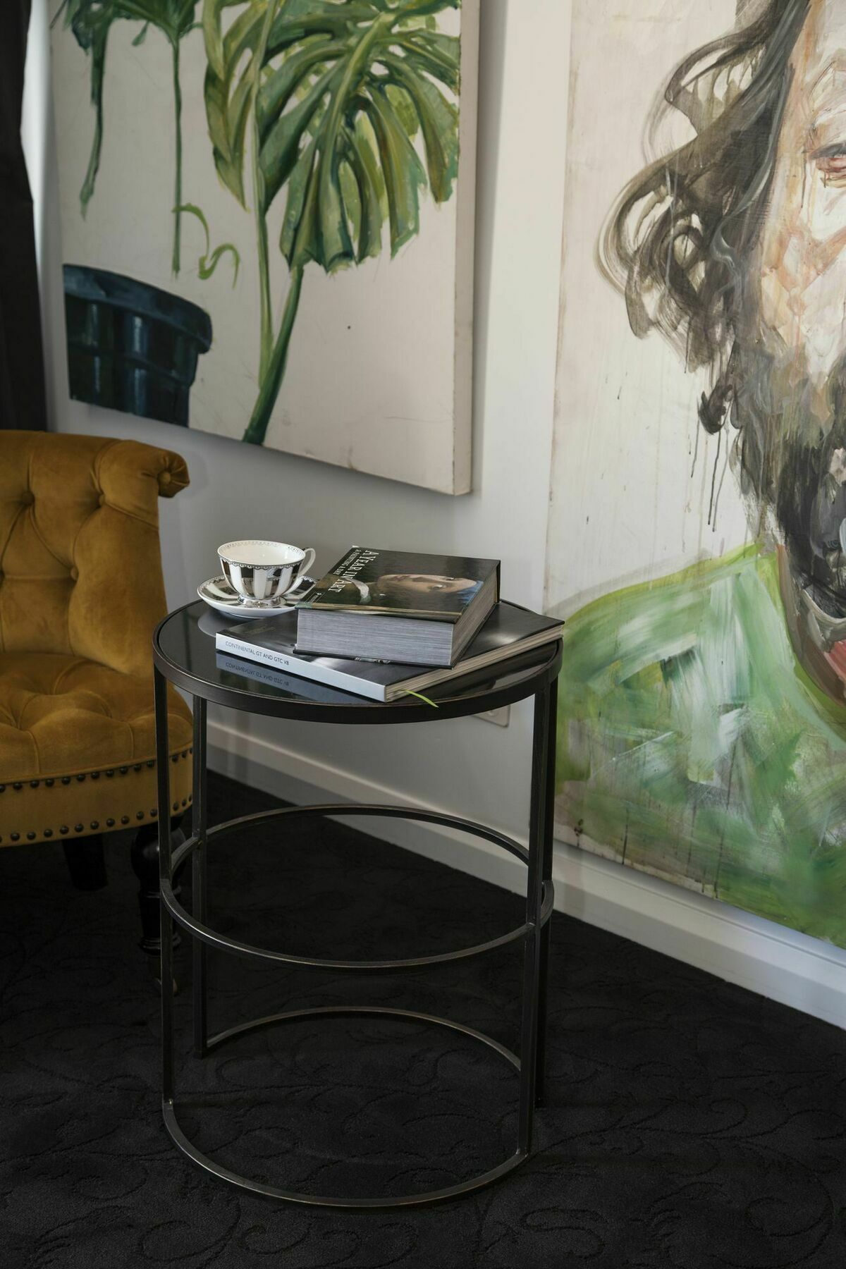 Daylesford Art Motel ภายนอก รูปภาพ A side table