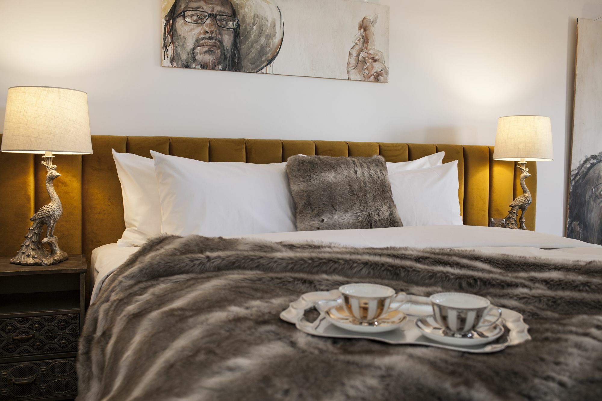 Daylesford Art Motel ภายนอก รูปภาพ A mink fur throw